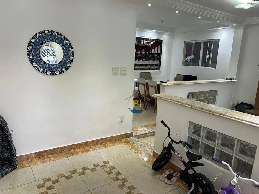 Casa com 4 quartos à venda, 130m2 em Canto do Forte, Praia Grande - SP - imagem 4 Foto 4 de Casa com 4 quartos à venda, 130m2 em Canto do Forte, Praia Grande - SP