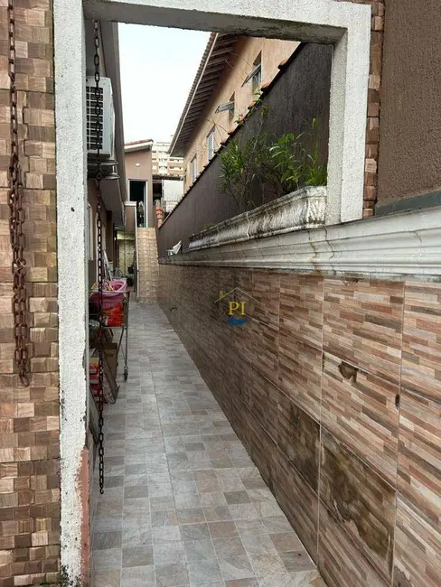 Casa com 4 quartos à venda, 130m2 em Canto do Forte, Praia Grande - SP - imagem 3 Foto 3 de Casa com 4 quartos à venda, 130m2 em Canto do Forte, Praia Grande - SP