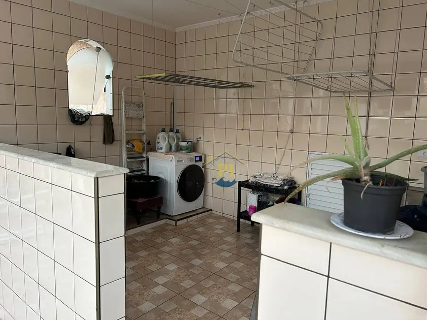 Casa com 4 quartos à venda, 130m2 em Canto do Forte, Praia Grande - SP - imagem 6 Foto 6 de Casa com 4 quartos à venda, 130m2 em Canto do Forte, Praia Grande - SP