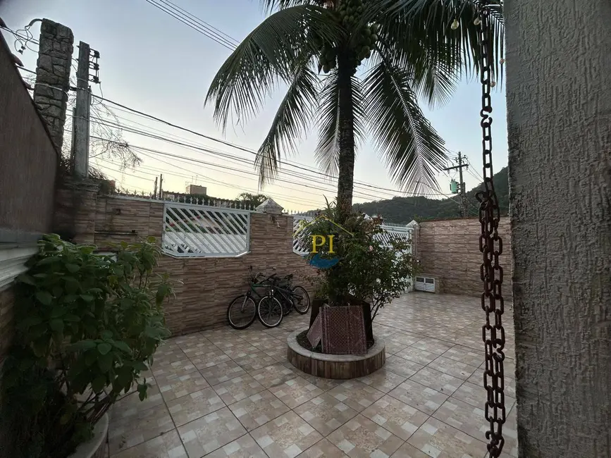 Foto 2 de Casa com 4 quartos à venda, 130m2 em Canto do Forte, Praia Grande - SP