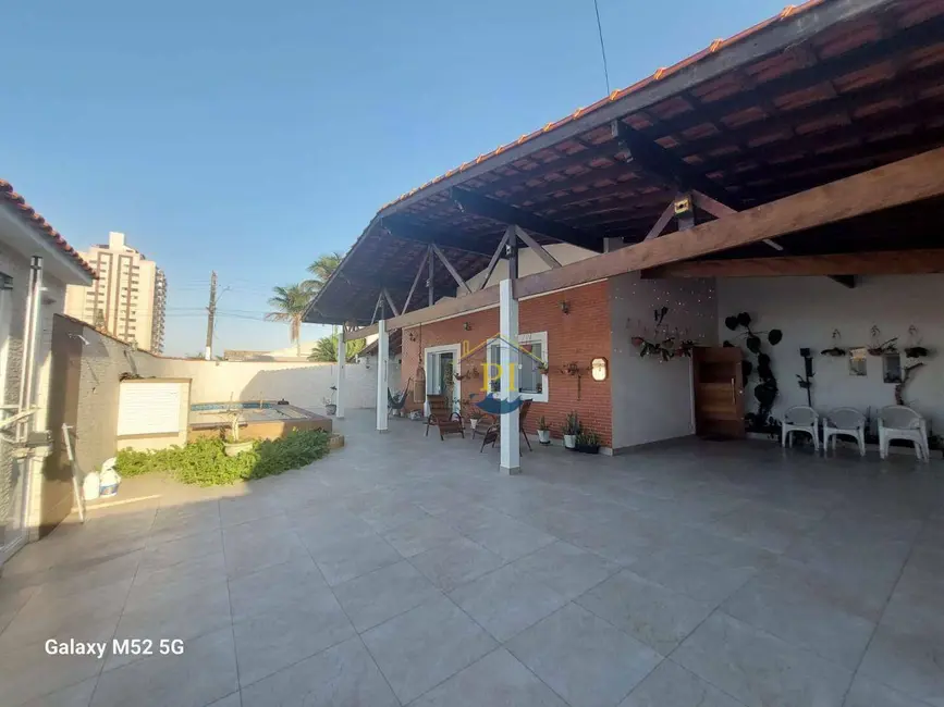 Casa com 4 quartos à venda, 451m2 em Praia Grande - SP - imagem 2 Foto 2 de Casa com 4 quartos à venda, 451m2 em Praia Grande - SP