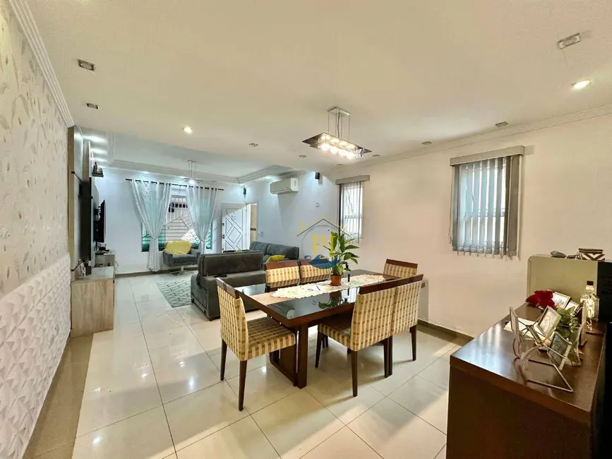 Foto 2 de Casa com 3 quartos à venda, 137m2 em Boqueirão, Praia Grande - SP