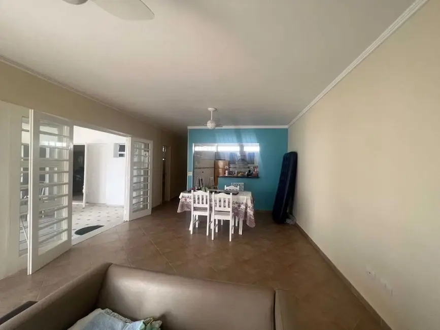 Casa com 4 quartos à venda, 400m2 em Canto do Forte, Praia Grande - SP - imagem 9 Foto 9 de Casa com 4 quartos à venda, 400m2 em Canto do Forte, Praia Grande - SP