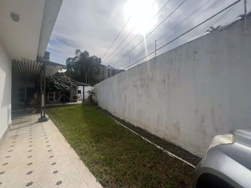 Casa com 4 quartos à venda, 400m2 em Canto do Forte, Praia Grande - SP - imagem 1 Foto 1 de Casa com 4 quartos à venda, 400m2 em Canto do Forte, Praia Grande - SP