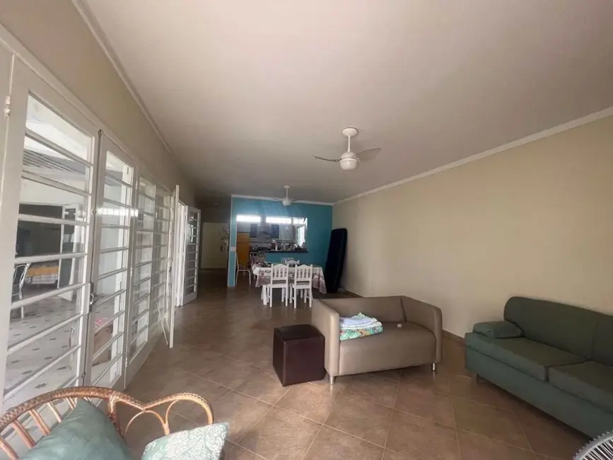 Casa com 4 quartos à venda, 400m2 em Canto do Forte, Praia Grande - SP - imagem 8 Foto 8 de Casa com 4 quartos à venda, 400m2 em Canto do Forte, Praia Grande - SP