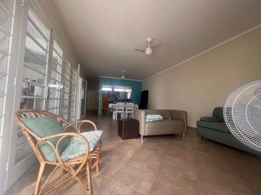 Casa com 4 quartos à venda, 400m2 em Canto do Forte, Praia Grande - SP - imagem 7 Foto 7 de Casa com 4 quartos à venda, 400m2 em Canto do Forte, Praia Grande - SP