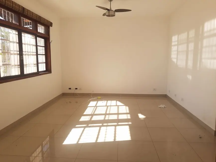 Casa com 2 quartos à venda, 250m2 em Praia Grande - SP - imagem 4 Foto 4 de Casa com 2 quartos à venda, 250m2 em Praia Grande - SP