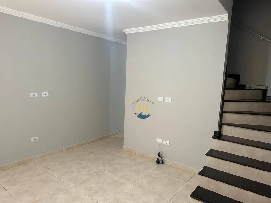 Casa com 2 quartos à venda, 52m2 em Praia Grande - SP - imagem 2 Foto 2 de Casa com 2 quartos à venda, 52m2 em Praia Grande - SP