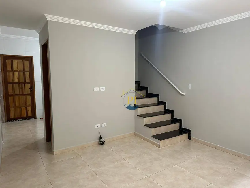 Casa com 2 quartos à venda, 52m2 em Praia Grande - SP - imagem 1 Foto 1 de Casa com 2 quartos à venda, 52m2 em Praia Grande - SP