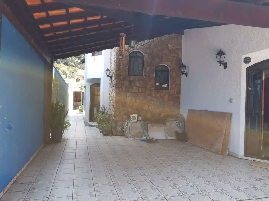 Casa com 6 quartos à venda, 517m2 em Canto do Forte, Praia Grande - SP - imagem 4 Foto 4 de Casa com 6 quartos à venda, 517m2 em Canto do Forte, Praia Grande - SP