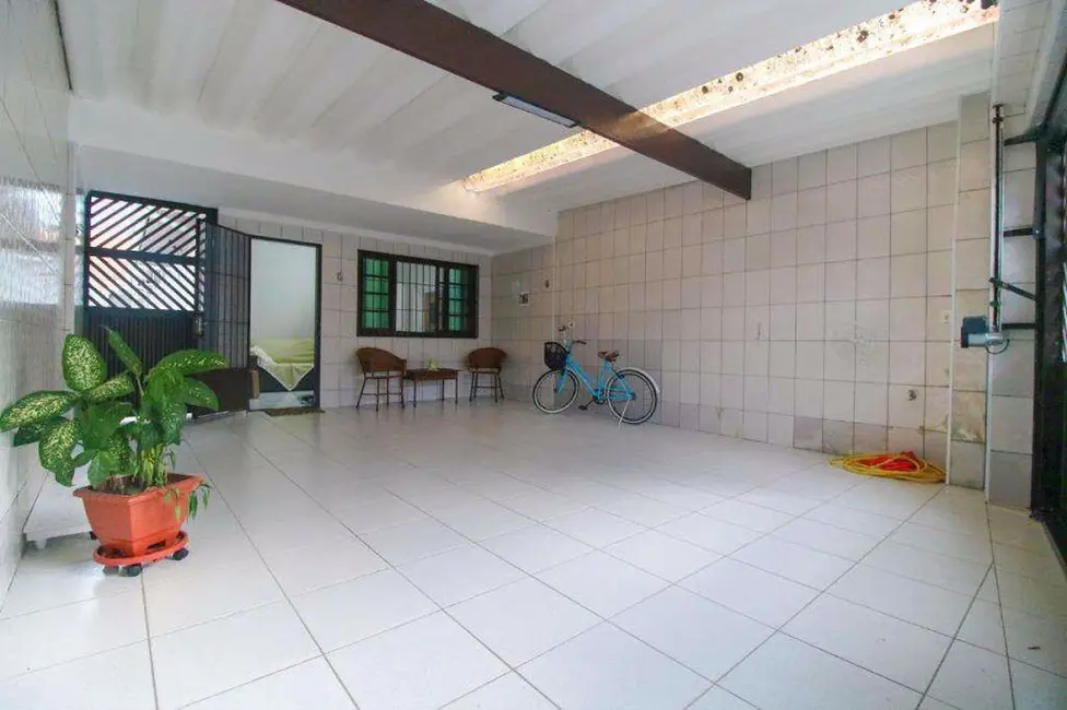 Foto 2 de Casa com 2 quartos à venda, 130m2 em Canto do Forte, Praia Grande - SP