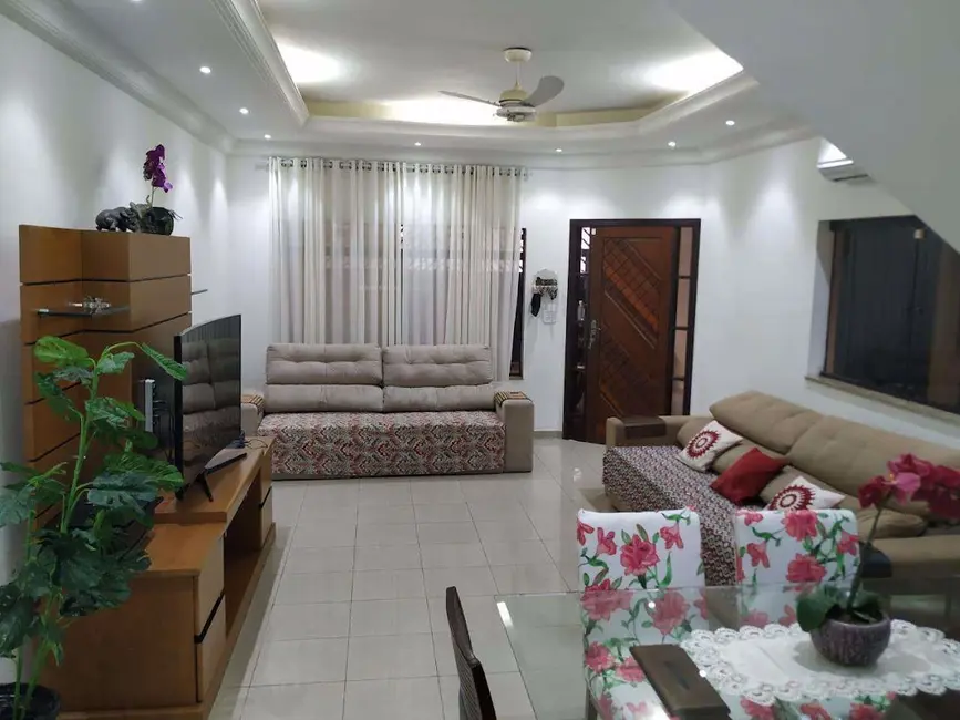 Foto 2 de Sobrado com 3 quartos à venda, 180m2 em Praia Grande - SP