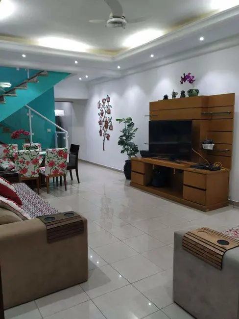 Sobrado com 3 quartos à venda, 180m2 em Praia Grande - SP - imagem 4 Foto 4 de Sobrado com 3 quartos à venda, 180m2 em Praia Grande - SP