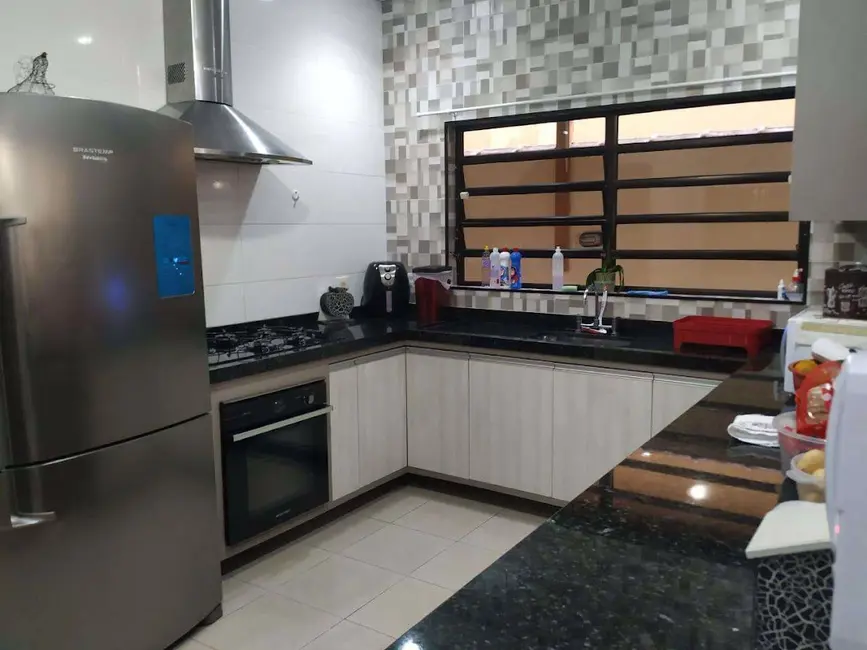 Sobrado com 3 quartos à venda, 180m2 em Praia Grande - SP - imagem 5 Foto 5 de Sobrado com 3 quartos à venda, 180m2 em Praia Grande - SP