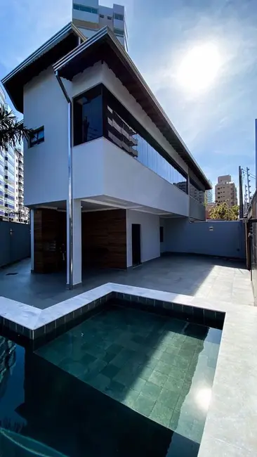 Foto 2 de Casa com 3 quartos à venda, 250m2 em Praia Grande - SP