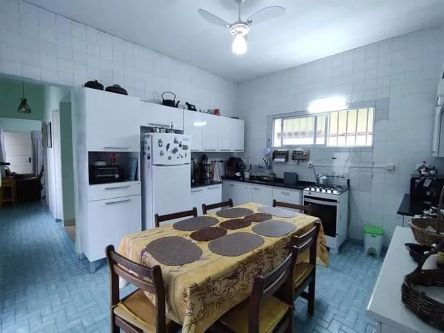Casa com 4 quartos à venda, 400m2 em Praia Grande - SP - imagem 8 Foto 8 de Casa com 4 quartos à venda, 400m2 em Praia Grande - SP