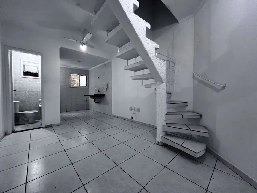 Foto 2 de Sobrado com 2 quartos para alugar, 65m2 em Canto do Forte, Praia Grande - SP