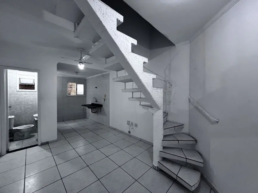 Foto 1 de Sobrado com 2 quartos para alugar, 65m2 em Canto do Forte, Praia Grande - SP