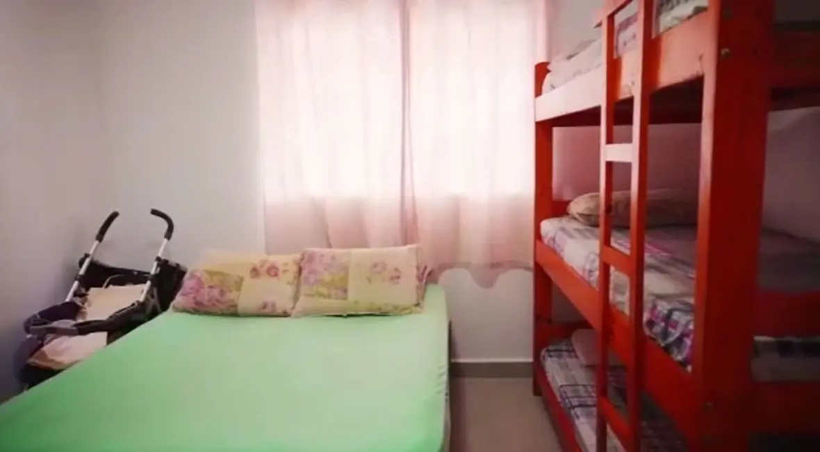 Foto 4 de Casa com 2 quartos à venda, 250m2 em Praia Grande - SP