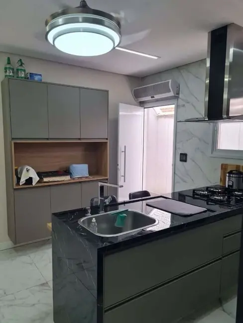 Foto 2 de Casa com 3 quartos à venda, 95m2 em Aviação, Praia Grande - SP