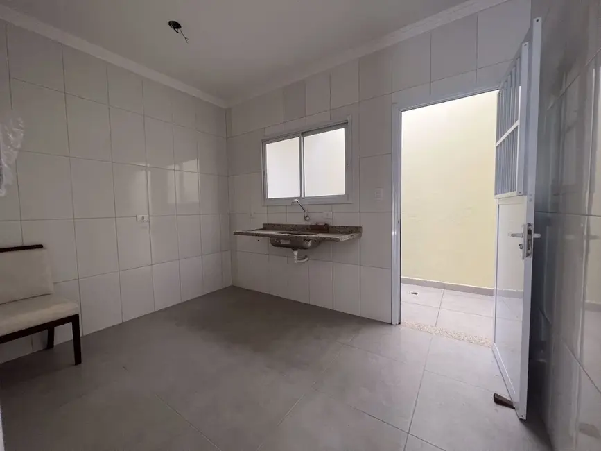 Foto 6 de Casa de Condomínio com 2 quartos à venda, 67m2 em Praia Grande - SP