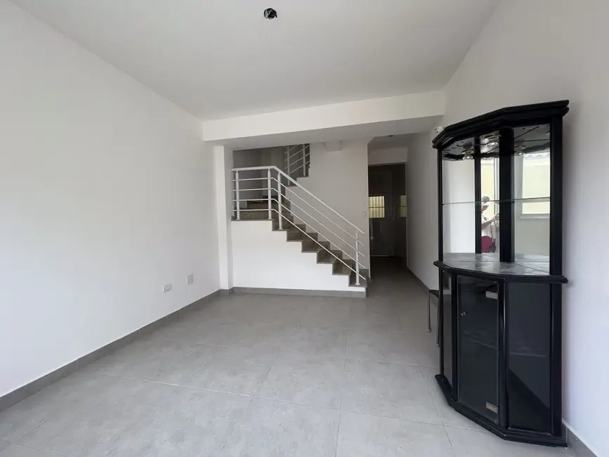 Foto 2 de Casa de Condomínio com 2 quartos à venda, 67m2 em Praia Grande - SP
