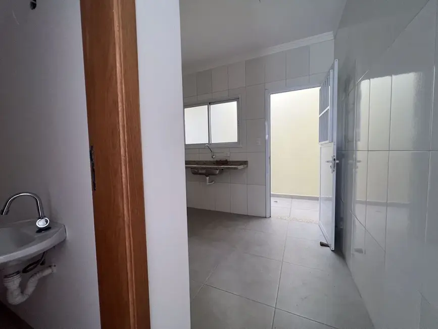 Foto 5 de Casa de Condomínio com 2 quartos à venda, 67m2 em Praia Grande - SP