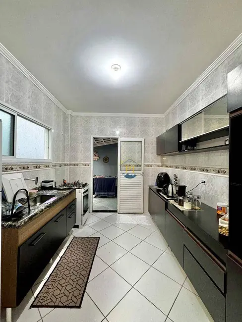 Sobrado com 3 quartos à venda, 160m2 em Canto do Forte, Praia Grande - SP - imagem 6 Foto 6 de Sobrado com 3 quartos à venda, 160m2 em Canto do Forte, Praia Grande - SP