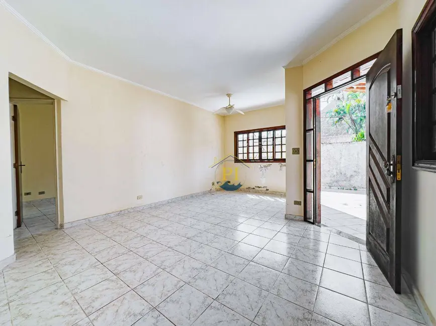 Casa com 2 quartos à venda, 225m2 em Canto do Forte, Praia Grande - SP - imagem 3 Foto 3 de Casa com 2 quartos à venda, 225m2 em Canto do Forte, Praia Grande - SP