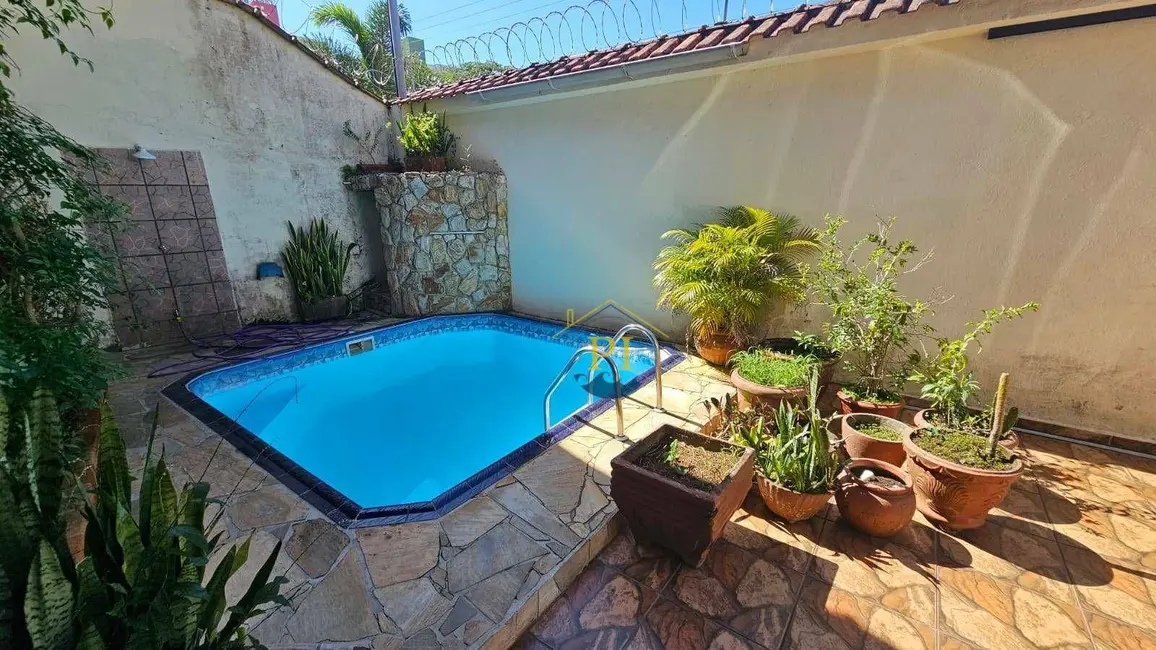 Casa com 3 quartos à venda, 165m2 em Canto do Forte, Praia Grande - SP - imagem 2 Foto 2 de Casa com 3 quartos à venda, 165m2 em Canto do Forte, Praia Grande - SP