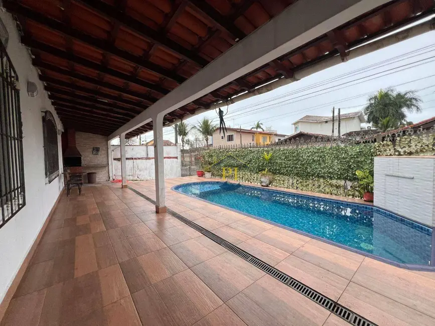 Casa com 3 quartos à venda, 392m2 em Praia Grande - SP - imagem 2 Foto 2 de Casa com 3 quartos à venda, 392m2 em Praia Grande - SP