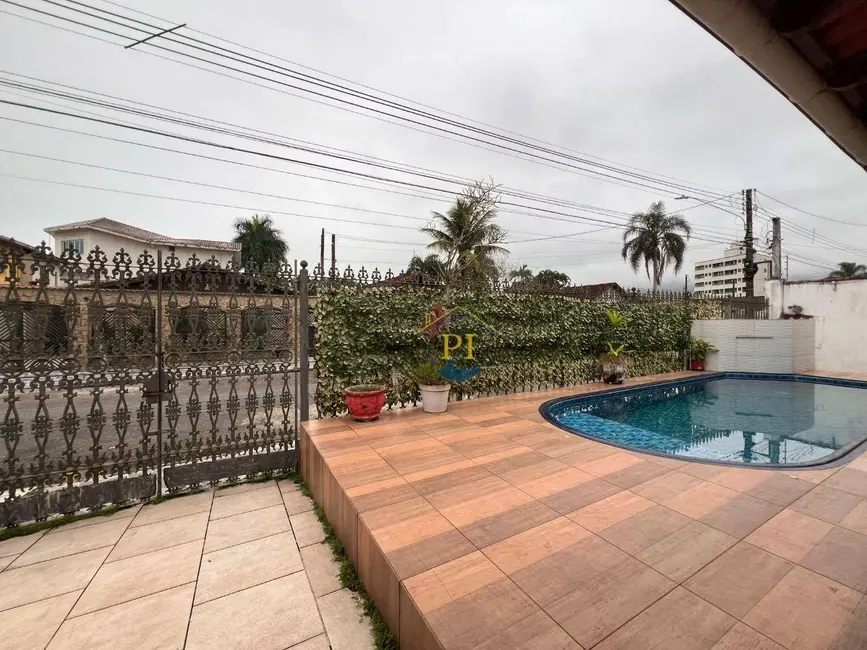 Casa com 3 quartos à venda, 392m2 em Praia Grande - SP - imagem 3 Foto 3 de Casa com 3 quartos à venda, 392m2 em Praia Grande - SP