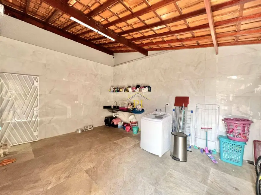 Sobrado com 3 quartos à venda, 219m2 em Canto do Forte, Praia Grande - SP - imagem 7 Foto 7 de Sobrado com 3 quartos à venda, 219m2 em Canto do Forte, Praia Grande - SP