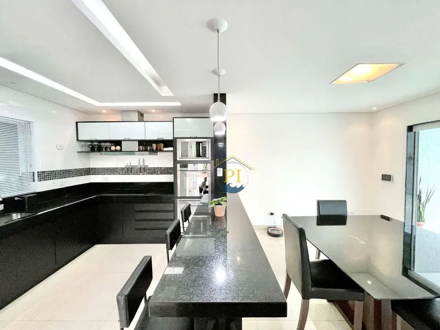 Foto 6 de Sobrado com 3 quartos à venda, 160m2 em Praia Grande - SP