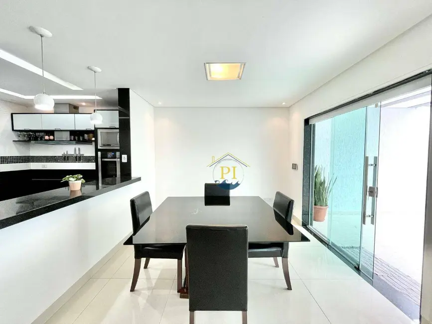 Foto 4 de Sobrado com 3 quartos à venda, 160m2 em Praia Grande - SP