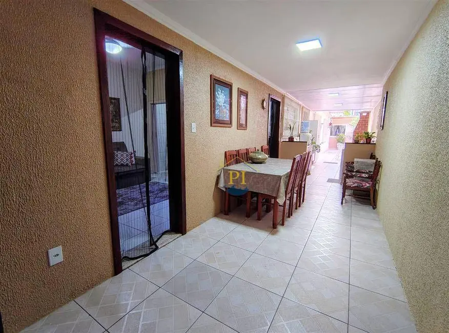Casa com 3 quartos à venda, 175m2 em Tupi, Praia Grande - SP - imagem 3 Foto 3 de Casa com 3 quartos à venda, 175m2 em Tupi, Praia Grande - SP