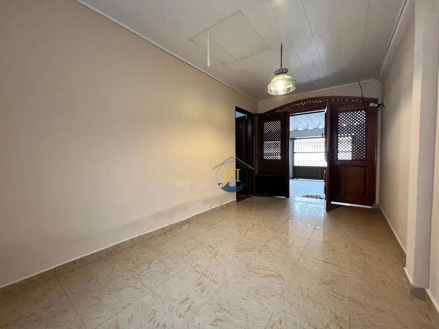 Casa com 2 quartos à venda, 70m2 em Praia Grande - SP - imagem 3 Foto 3 de Casa com 2 quartos à venda, 70m2 em Praia Grande - SP