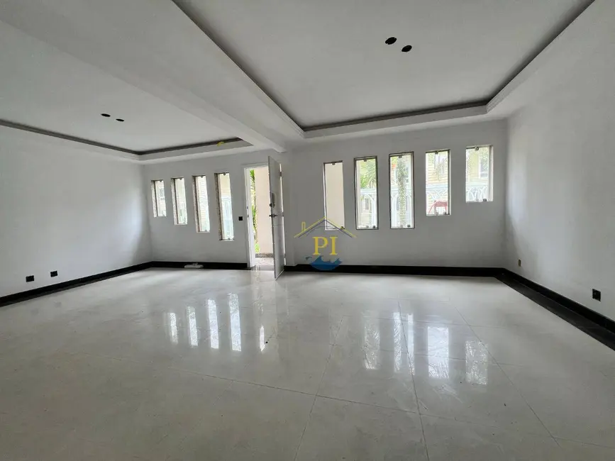 Foto 2 de Sobrado com 4 quartos à venda, 280m2 em Mirim, Praia Grande - SP