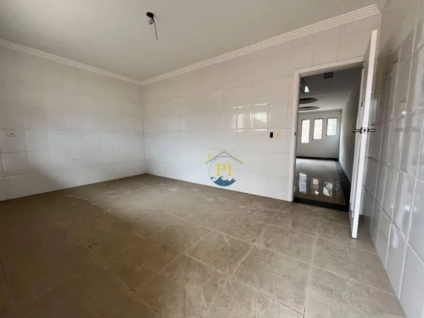 Foto 6 de Sobrado com 3 quartos à venda, 193m2 em Mirim, Praia Grande - SP