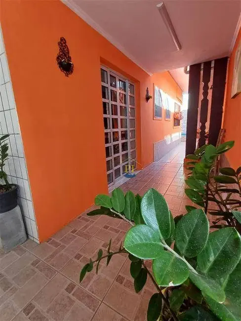 Casa com 2 quartos à venda, 135m2 em Praia Grande - SP - imagem 4 Foto 4 de Casa com 2 quartos à venda, 135m2 em Praia Grande - SP