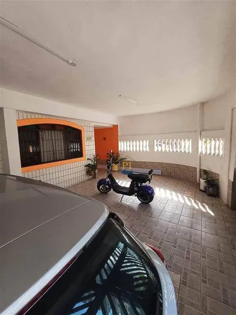 Casa com 2 quartos à venda, 135m2 em Praia Grande - SP - imagem 2 Foto 2 de Casa com 2 quartos à venda, 135m2 em Praia Grande - SP