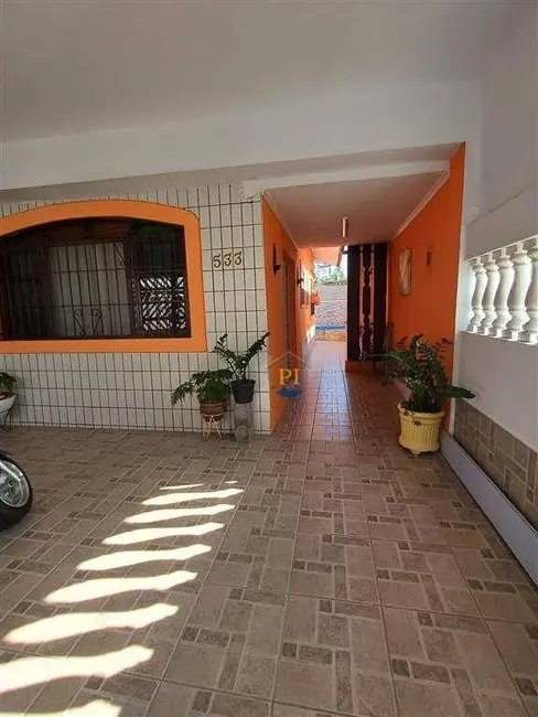 Casa com 2 quartos à venda, 135m2 em Praia Grande - SP - imagem 3 Foto 3 de Casa com 2 quartos à venda, 135m2 em Praia Grande - SP