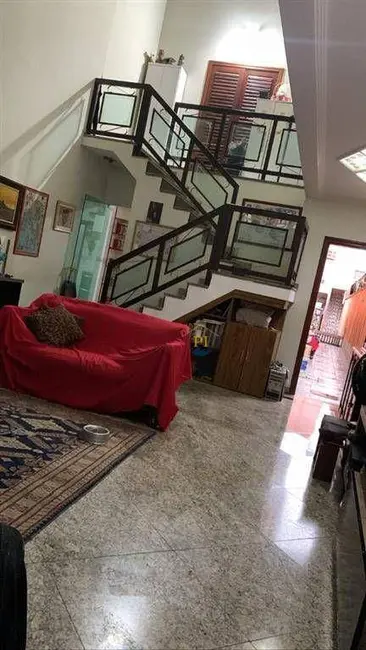 Casa com 4 quartos à venda, 210m2 em Praia Grande - SP - imagem 4 Foto 4 de Casa com 4 quartos à venda, 210m2 em Praia Grande - SP
