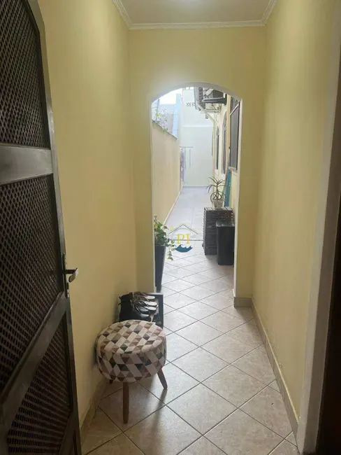 Casa com 2 quartos à venda, 80m2 em Canto do Forte, Praia Grande - SP - imagem 3 Foto 3 de Casa com 2 quartos à venda, 80m2 em Canto do Forte, Praia Grande - SP