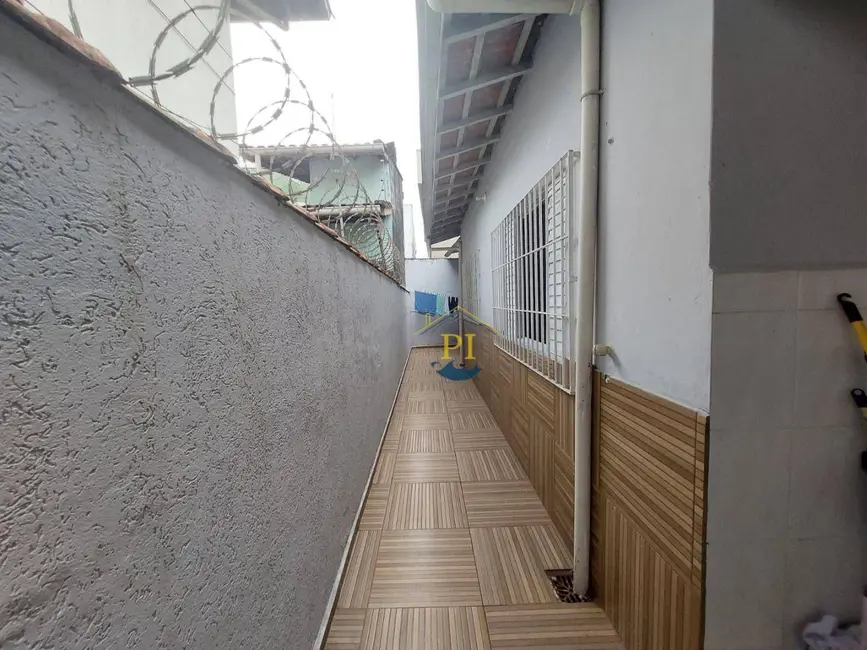 Casa com 2 quartos à venda, 75m2 em Tupi, Praia Grande - SP - imagem 3 Foto 3 de Casa com 2 quartos à venda, 75m2 em Tupi, Praia Grande - SP