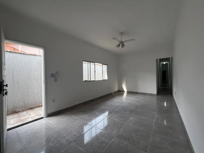 Casa com 3 quartos à venda, 212m2 em Praia Grande - SP - imagem 4 Foto 4 de Casa com 3 quartos à venda, 212m2 em Praia Grande - SP