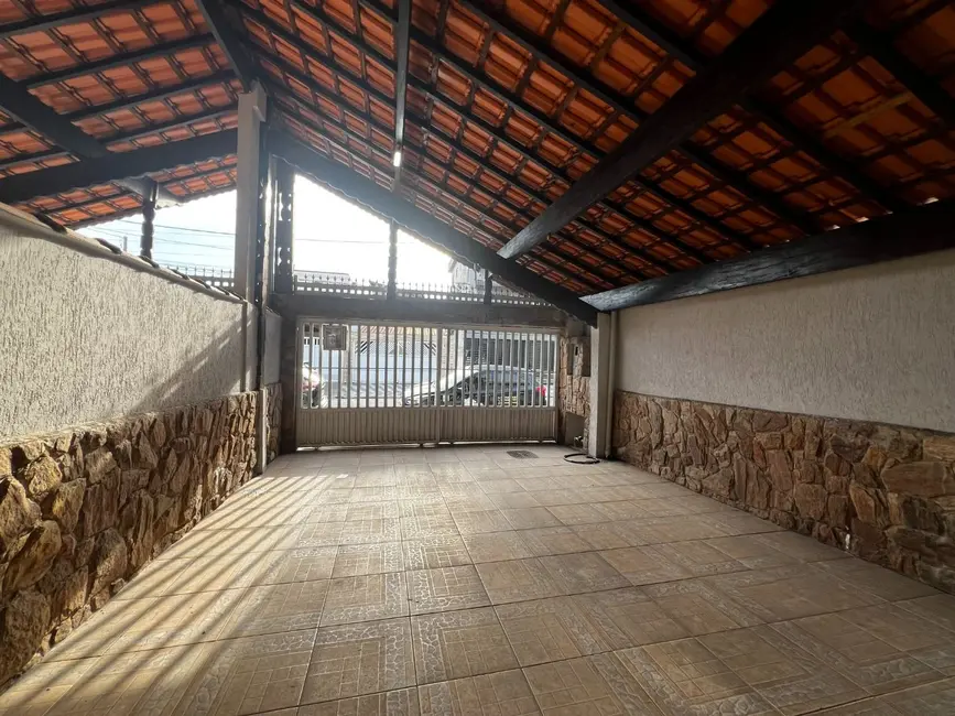 Casa com 3 quartos à venda, 212m2 em Praia Grande - SP - imagem 1 Foto 1 de Casa com 3 quartos à venda, 212m2 em Praia Grande - SP