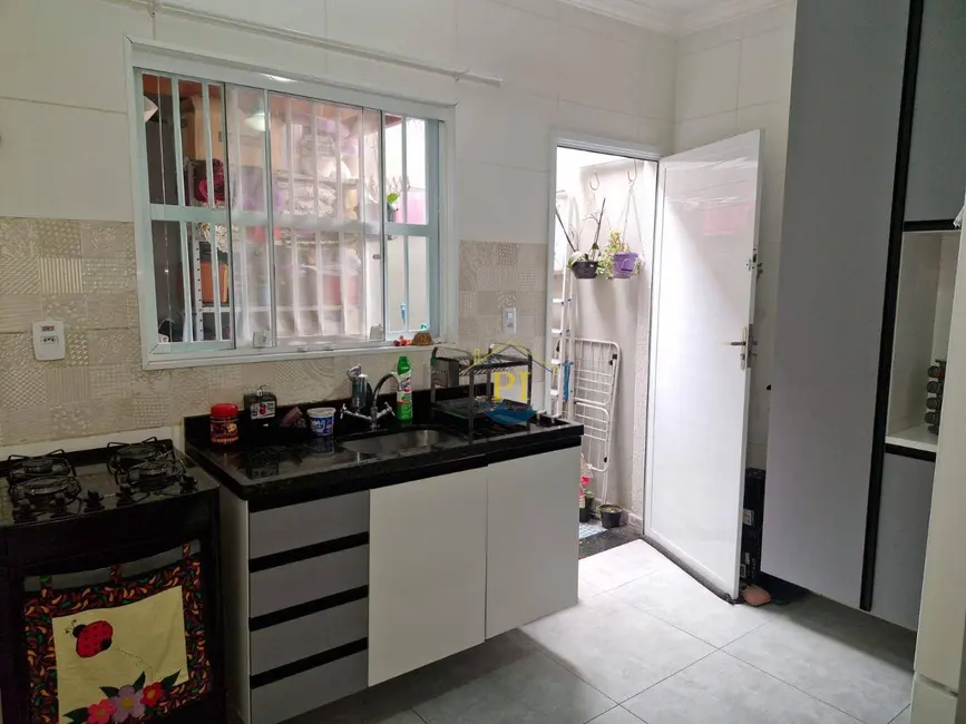 Foto 3 de Sobrado com 2 quartos à venda, 53m2 em Maracanã, Praia Grande - SP