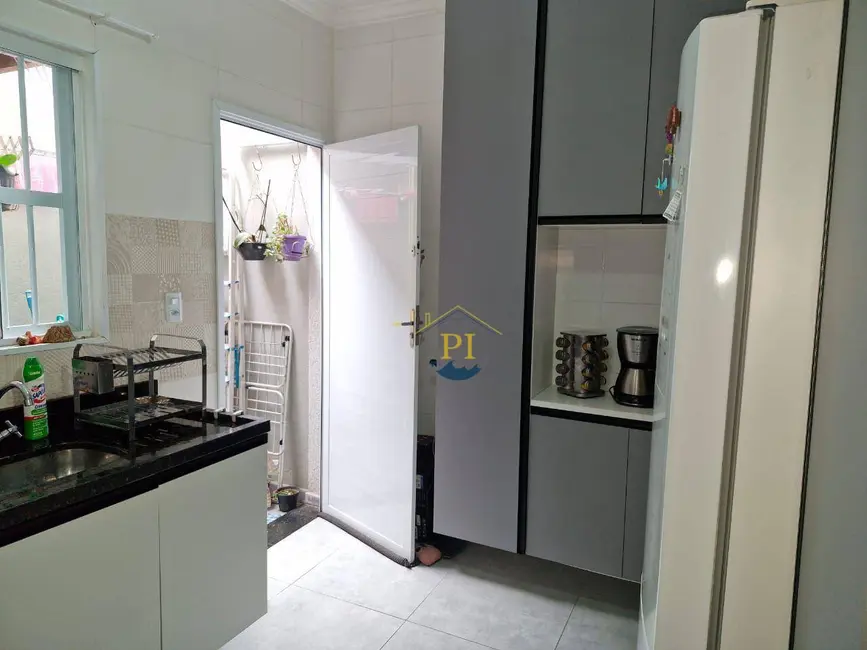 Foto 4 de Sobrado com 2 quartos à venda, 53m2 em Maracanã, Praia Grande - SP