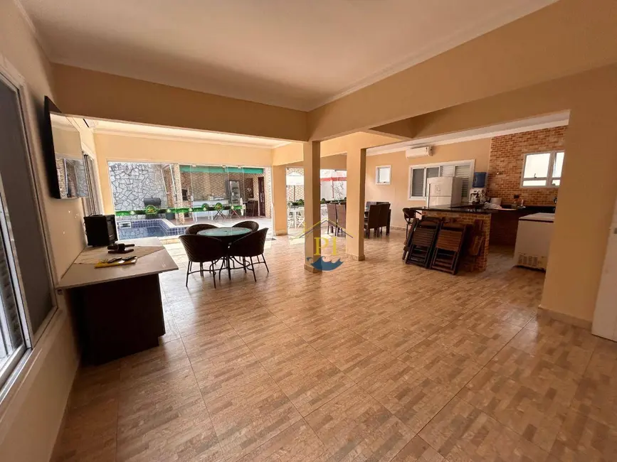 Casa com 3 quartos à venda, 212m2 em Canto do Forte, Praia Grande - SP - imagem 1 Foto 1 de Casa com 3 quartos à venda, 212m2 em Canto do Forte, Praia Grande - SP